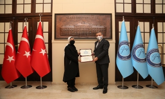 İstanbul Milletvekili Dr. Ravza Kavakcı Kan, Rektörümüz Prof. Dr. Musa Yıldız’ı Ziyaret Etti